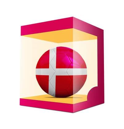 WM 2018, Grafik mit Landesfarben-Fußball der Teilnehmer Soccer balls with team flag from Denmark in transparent box on white background BOMBAERTxPatrick  xBELGAIMAGE-136195028x