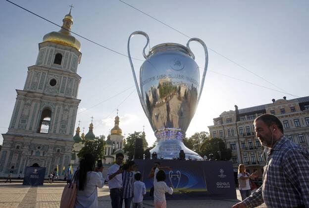 May 23, 2018 - Kiev, Ukraine - A giant replica of the UEFA Champions League trophy is seen near St. Sophia Cathedral in center of Kiev, Ukraine, on 23 May 2018. Real Madrid will face Liverpool FC in the UEFA Champions League final at the NSC Olimpiyskiy stadium in Kiev on 26 May 2018. UKRAINE UEFA CHAMPIONS LEAGUE FINAL 2018 - ZUMAg194 20180523_zap_g194_012 Copyright: xSergxGlovnyx