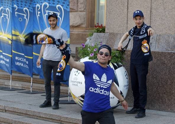 May 23, 2018 - Kiev, Ukraine - Real Madrid fans pose for a photo near a giant ball promoting the UEFA Champions League final in center of Kiev, Ukraine, on 23 May 2018. Real Madrid will face Liverpool FC in the UEFA Champions League final at the NSC Olimpiyskiy stadium in Kiev on 26 May 2018. UKRAINE UEFA CHAMPIONS LEAGUE FINAL 2018 - ZUMAg194 20180523_zap_g194_031 Copyright: xSergxGlovnyx