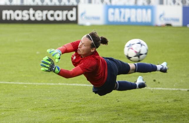 May 23, 2018 - Kiev, Ukraine - FC Olympique Lyonnais goalkeeper Pauline Peyraud-Magnin is seen during their rehersal for UEFA Women s Champions League Final at Valeriy Lobanovskyi Stadium in Kyiv, Ukraine, May 23, 2018 FC Olympique Lyonnais rehearsal  - ZUMAn230 20180523_zaa_n230_1082 Copyright: xSergiixKharchenkox