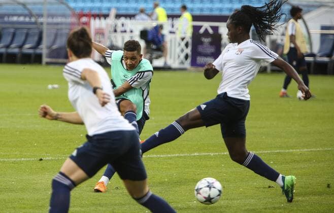 May 23, 2018 - Kiev, Ukraine - FC Olympique Lyonnais players are seen during their rehersal for UEFA Women s Champions League Final at Valeriy Lobanovskyi Stadium in Kyiv, Ukraine, May 23, 2018 FC Olympique Lyonnais rehearsal  - ZUMAn230 20180523_zaa_n230_1089 Copyright: xSergiixKharchenkox
