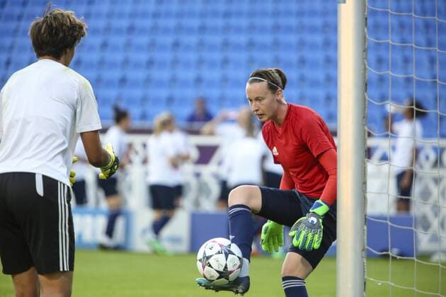 May 23, 2018 - Kiev, Ukraine - FC Olympique Lyonnais goalkeeper Pauline Peyraud-Magnin (R) is seen during their rehersal for UEFA Women s Champions League Final at Valeriy Lobanovskyi Stadium in Kyiv, Ukraine, May 23, 2018 FC Olympique Lyonnais rehearsal  - ZUMAn230 20180523_zaa_n230_1081 Copyright: xSergiixKharchenkox