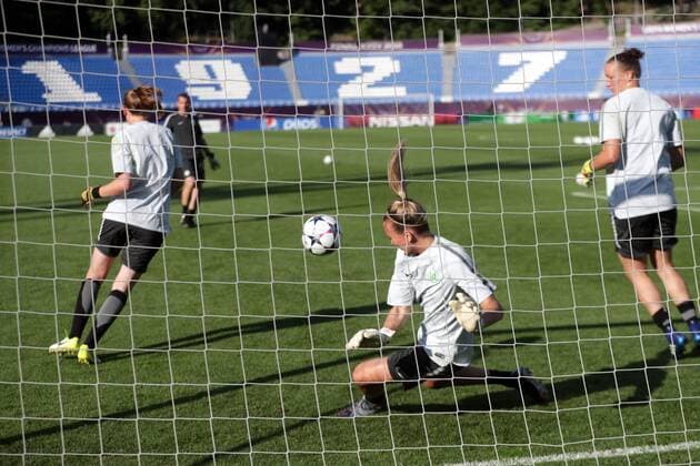 A goalkeeper of VfL Wolfsburg practises to make saves during an open training session ahead of the 2018 UEFA Women s Champions League final against Olympique Lyonnais (Lyon) scheduled to take place at the Valeriy Lobanovskyi Dynamo Stadium on May 24, Kyiv, capital of Ukraine, May 23, 2018. Ukrinform. Wolfsburg s open training session in Kyiv  Copyright: xPavlo_Bagmutx