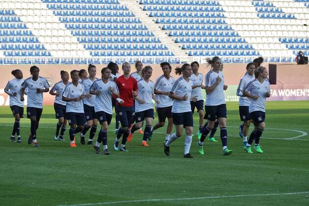 Players of Olympique Lyonnais (Lyon) jog during an open training session ahead of the 2018 UEFA Women s Champions League final against VfL Wolfsburg scheduled to take place at the Valeriy Lobanovskyi Dynamo Stadium on May 24, Kyiv, capital of Ukraine, May 23, 2018. Ukrinform. Lyon warms up before UEFA Women s Champions League final in Kyiv  Copyright: xPavlo_Bagmutx