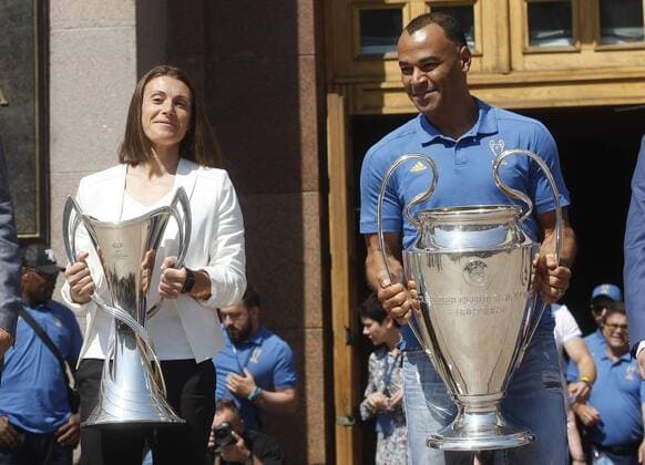 May 24, 2018 - Kiev, Ukraine - CAFU (R), former soccer player of Milan and IYA ANDRUSCHAK (L), Ukrainian national soccer player and ambassador for the UEFA Women s Champions League final, pose with the UEFA Champions League trophies during the opening ceremony of a Champions Festival in Kiev, Ukraine, on 24 May, 2018. Real Madrid will face Liverpool FC in the UEFA Champions League final at the NSC Olimpiyskiy stadium in Kiev on 26 May 2018. Real Madrid vs Liverpool FC - ZUMAg194 20180524_zap_g194_001 Copyright: xSergxGlovnyx