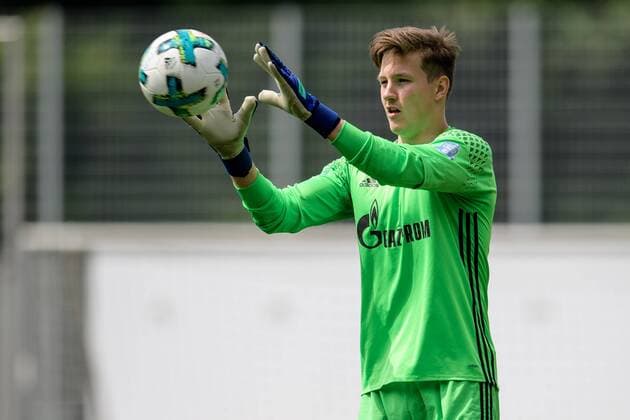 Bayer 04 Leverkusen vs FC Schalke 04 Championship match U17 Bundesliga West 24 05 2018 Goalkeeper Yannic Lenze Schalke 04 in the U17 championship of Bayer Leverkusen and FC Schalke 04 on 24 05 2018 Leverkusen NRW Germany Ulrich Haberland stadium