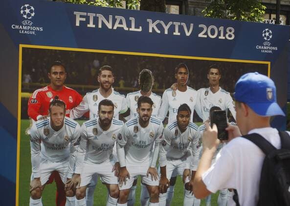 May 24, 2018 - Kiev, Ukraine - Visitors take a photo during the opening ceremony of the Champions Festival in the UEFA Champions League Final fan zone in Kyiv, Ukraine, 24 May, 2018. The Champions Festival will be held in fan zone on May 24-27 in Kyiv during the final matches of the UEFA ChampionsÃ¢â‚¬â ¢ League among men and women. Real Madrid v Liverpool - UEFA Champions League Final Previews  - ZUMAn230 20180524_zaa_n230_586 Copyright: xStrx