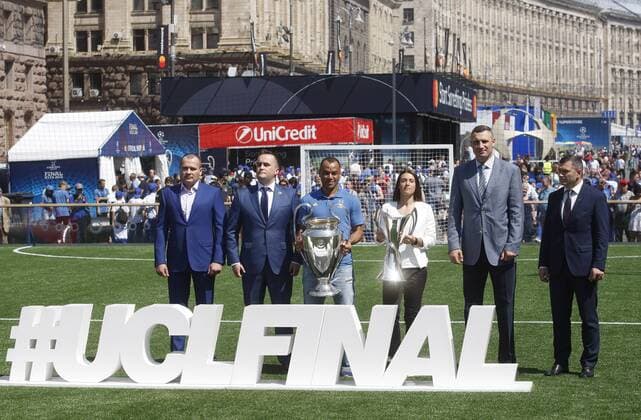 May 24, 2018 - Kiev, Ukraine - Kyiv City Mayor Vitalii Klitschko (2-R), UEFA s Ambassador of Women Champions League final Iya Andrushchak (3-R) and former soccer player of Milan Cafu (3-L), pose for a photo with the Champions league trophies, during the opening ceremony of the Champions Festival in the UEFA Champions League Final fan zone in Kyiv, Ukraine, 24 May, 2018. The Champions Festival will be held in fan zone on May 24-27 in Kyiv during the final matches of the UEFA ChampionsÃ¢â‚¬â ¢ League among men and women. Real Madrid v Liverpool - UEFA Champions League Final Previews  - ZUMAn230 20180524_zaa_n230_587 Copyright: xStrx