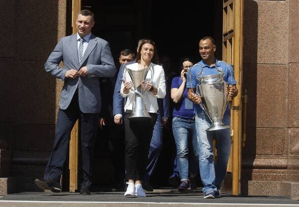 May 24, 2018 - Kiev, Ukraine - Kyiv City Mayor Vitalii Klitschko (L), UEFA s Ambassador of Women Champions League final Iya Andrushchak (C) and former soccer player of Milan Cafu (R), carry the Champions league trophies, during the opening ceremony of the Champions Festival in the UEFA Champions League Final fan zone in Kyiv, Ukraine, 24 May, 2018. The Champions Festival will be held in fan zone on May 24-27 in Kyiv during the final matches of the UEFA ChampionsÃ¢â‚¬â ¢ League among men and women. Real Madrid v Liverpool - UEFA Champions League Final Previews  - ZUMAn230 20180524_zaa_n230_590 Copyright: xStrx