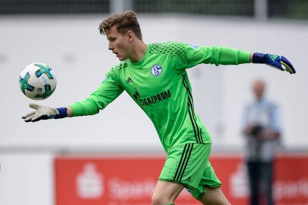 Bayer 04 Leverkusen vs FC Schalke 04 Championship match U17 Bundesliga West 24 05 2018 Goalkeeper Yannic Lenze Schalke 04 in the U17 championship of Bayer Leverkusen and FC Schalke 04 on 24 05 2018 Leverkusen NRW Germany Ulrich Haberland stadium