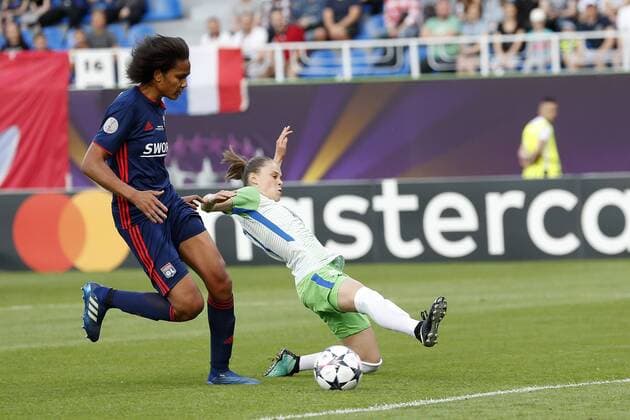 (L-R) Wendie Renard of Olympique Lyonnais, Ewa Pajor of VfL Wolfsburg during the UEFA Women s Champions League final match between VfL Wolfsburg women and Olympique Lyonnais women on May 24, 2018 at Valeriy Lobanovskiy Dynamo Stadium in Kyiv, Ukraine UEFA Women s Champions League 2017 2018 xVIxVIxImagesx xMauricexvanxSteenxIVx 11022622