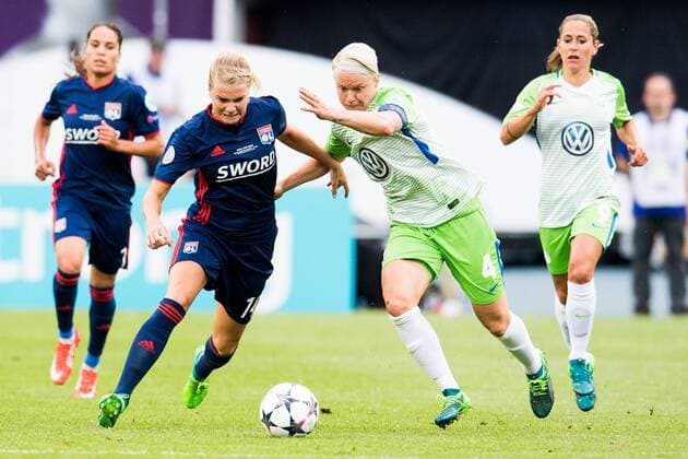 180524 Ada Hegerberg of Lyon and Nilla Fischer or Wolfsburg during the UEFA Womens Champions League final between Wolfsburg and Olympique Lyonnais on May 24, 2018 in Kyiv Photo Vegard Wivestad Cave BILDBYRAN Code VG 170174  Copyright: VEGARDxWIVESTADxGRoTT BB180524BB034