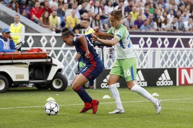 (L-R) Selma Bacha of Olympique Lyonnais, Caroline Graham Hansen of VfL Wolfsburg during the UEFA Women s Champions League final match between VfL Wolfsburg women and Olympique Lyonnais women on May 24, 2018 at Valeriy Lobanovskiy Dynamo Stadium in Kyiv, Ukraine UEFA Women s Champions League 2017 2018 xVIxVIxImagesx xMauricexvanxSteenxIVx 11023184