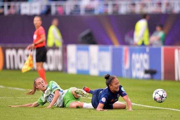 Bilder des Tages - SPORT 04 SELMA BACHA (OL) - 10 TESSA WULLAERT (WOL) FOOTBALL FEMININ : Wolfsburg vs Lyon - Ligue des Champions - Finale - 24 05 2018 AnthonyBIBARD FEP Panoramic 