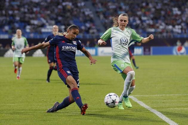 (L-R) Delphine Cascarino of Olympique Lyonnais, Noelle Maritz of VfL Wolfsburg during the UEFA Women s Champions League final match between VfL Wolfsburg women and Olympique Lyonnais women on May 24, 2018 at Valeriy Lobanovskiy Dynamo Stadium in Kyiv, Ukraine UEFA Women s Champions League 2017 2018 xVIxVIxImagesx xMauricexvanxSteenxIVx 11023797