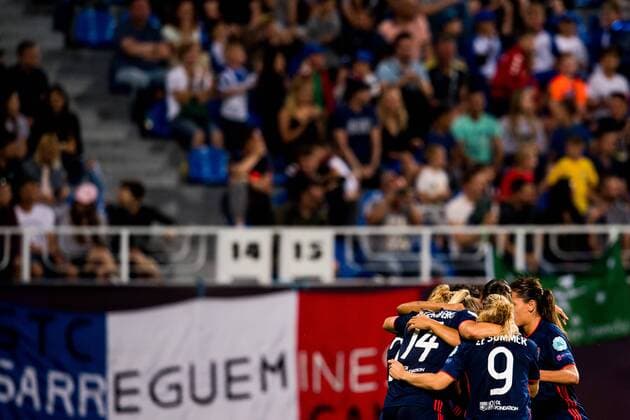 180524 Ada Hegerberg of Lyon celebrates with teammates after 1 1 during the UEFA Womens Champions League final between VfL Wolfsburg and Olympique Lyonnais on May 24, 2018 in Kyiv Photo Vegard Wivestad Grott BILDBYRAN Code VG 170174  Copyright: VEGARDxWIVESTADxGRoTT BB180524BB058