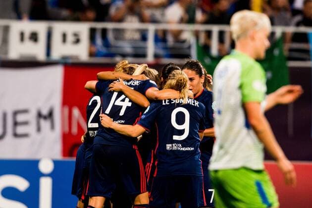 180524 Ada Hegerberg of Lyon celebrates with teammates after 1 1 during the UEFA Womens Champions League final between VfL Wolfsburg and Olympique Lyonnais on May 24, 2018 in Kyiv Photo Vegard Wivestad Grott BILDBYRAN Code VG 170174  Copyright: VEGARDxWIVESTADxGRoTT BB180524BB060