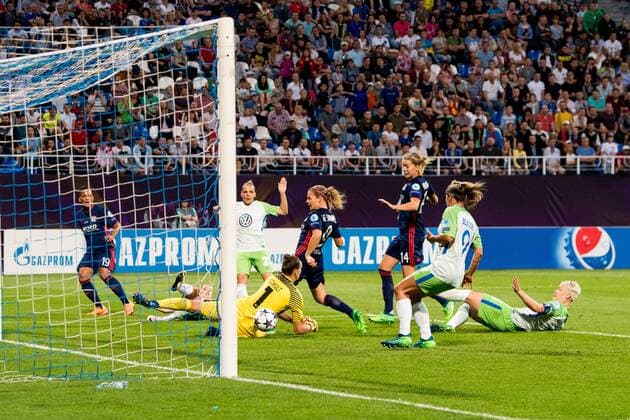 180524 Eugenie Le Sommer or Lyon scores the 2 1 goal during the UEFA Womens Champions League final between VfL Wolfsburg and Olympique Lyonnais on May 24, 2018 in Kyiv Photo Vegard Wivestad Grott BILDBYRAN Code VG 170174  Copyright: VEGARDxWIVESTADxGRoTT BB180524BB077