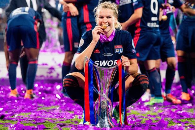 180524 Ada Hegerberg celebrates with the trophy after winning the UEFA Womens Champions League final between VfL Wolfsburg and Olympique Lyonnais on May 24, 2018 in Kyiv Photo Vegard Wivestad Cave BILDBYRAN Code VG 170174  Copyright: VEGARDxWIVESTADxGRoTT BB180524BB110