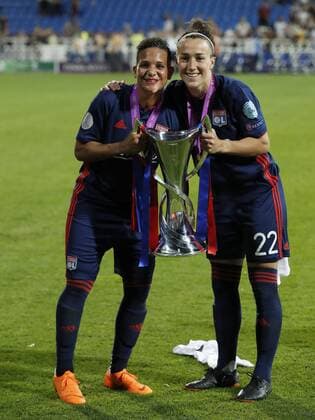 (L-R) Shanice van de Sanden of Olympique Lyonnais, Lucy Bronze of Olympique Lyonnais during the UEFA Women s Champions League final match between VfL Wolfsburg women and Olympique Lyonnais women on May 24, 2018 at Valeriy Lobanovskiy Dynamo Stadium in Kyiv, Ukraine UEFA Women s Champions League 2017 2018 xVIxVIxImagesx xMauricexvanxSteenxIVx 11025042