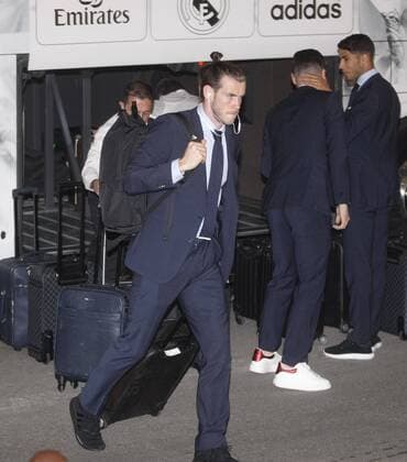 May 24, 2018 - Kiev, Ukraine - Real Madrid s GARETH BALE as the team arrive at the team s hotel in Kiev, Ukraine, on 24 May, 2018. Real Madrid will face Liverpool FC in the UEFA Champions League final at the NSC Olimpiyskiy stadium in Kiev on 26 May 2018. Real Madrid vs Liverpool FC - ZUMAg194 20180524_zap_g194_048 Copyright: xSergxGlovnyx