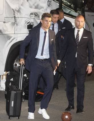 May 24, 2018 - Kiev, Ukraine - Real Madrid s CRISTIANO RONALDO as the team arrive at the team s hotel in Kiev, Ukraine, on 24 May, 2018. Real Madrid will face Liverpool FC in the UEFA Champions League final at the NSC Olimpiyskiy stadium in Kiev on 26 May 2018. Real Madrid vs Liverpool FC - ZUMAg194 20180524_zap_g194_049 Copyright: xSergxGlovnyx
