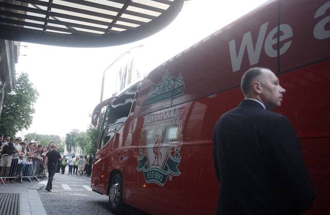 May 24, 2018 - Kiev, Ukraine - Liverpool s bus as the team arrive at the hotel in Kiev, Ukraine, on 24 May, 2018. Real Madrid will face Liverpool FC in the UEFA Champions League final at the NSC Olimpiyskiy stadium in Kiev on 26 May 2018. Real Madrid vs Liverpool FC - ZUMAg194 20180524_zap_g194_050 Copyright: xSergxGlovnyx