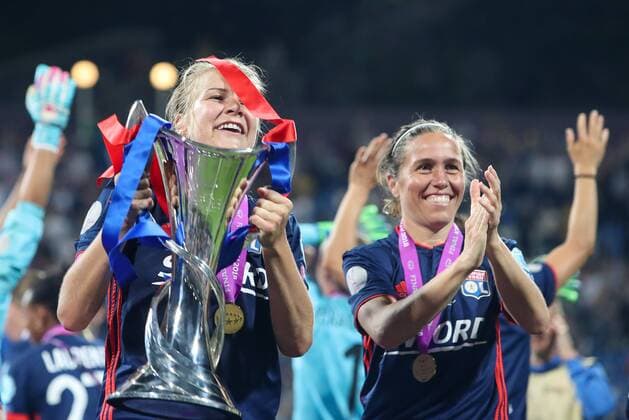 May 24, 2018 - Kiev, Ukraine - The players of Lyon celebrate after the UEFA Women s Champions League final match between VfL Wolfsburg and Olympique Lyonnais on May 24, 2018 in Kiev, Ukraine. VfL Wolfsburg v Olympique Lyonnais - UEFA Womens Champions League Final  - ZUMAn230 20180524_zaa_n230_1346 Copyright: xAhmadxMorax