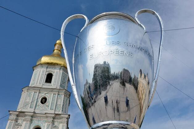 Ukraine: UEFA Champions League Final Previews Fan Zone of football fans of the UEFA Champions League final. Large inflatable UEFA Champions League Cup. Kiev Kiev Ukraine  AlexandrxGusevx xPacificxPress