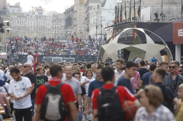 May 25, 2018 - Kiev, Ukraine - A view of the UEFA Champions League fan zone, Kiev, Ukraine, 25 May 2018. Real Madrid will face Liverpool FC in the UEFA Champions League final at the NSC Olimpiyskiy stadium on 26 May 2018. Real Madrid vs Liverpool FC - ZUMAg194 20180525_zap_g194_011 Copyright: xSergxGlovnyx