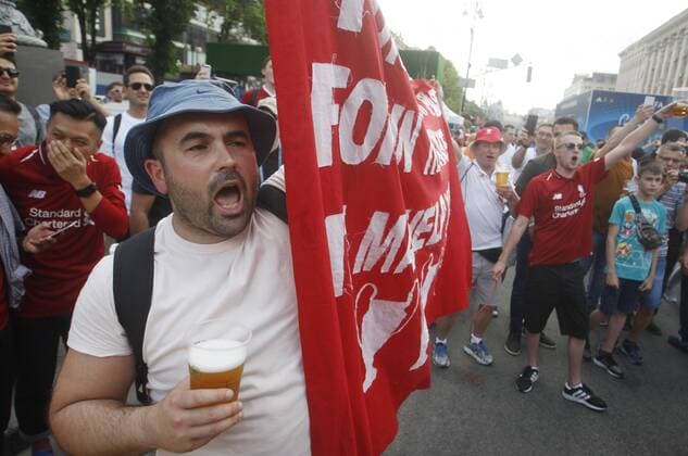 May 25, 2018 - Kiev, Ukraine - Liverpool fans react in the the Champions league fan zone, Kiev, Ukraine, 25 May 2018. Real Madrid will face Liverpool FC in the UEFA Champions League final at the NSC Olimpiyskiy stadium on 26 May 2018. Real Madrid vs Liverpool FC - ZUMAg194 20180525_zap_g194_013 Copyright: xSergxGlovnyx