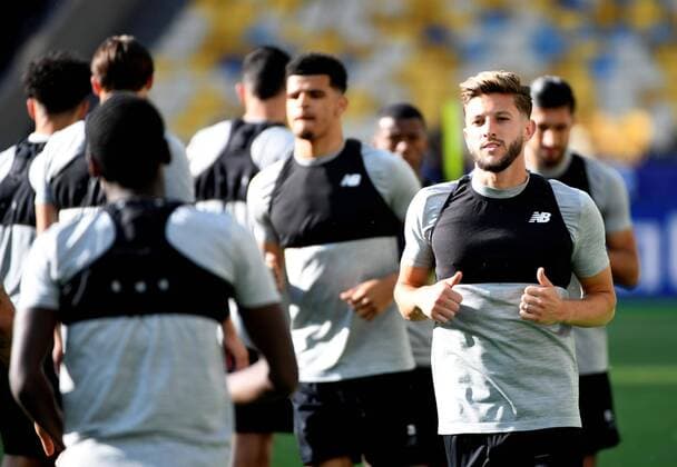 Liverpool British midfielder Adam Lallana (R) attends a team training session at the NSC Olimpiyskiy stadium in Kiev, Ukraine, 25 May 2018. Liverpool FC will face Real Madrid in the Champions League final at the NSC Olimpiyskiy stadium in Kiev on 26 May 2018. Liverpool training session !ACHTUNG: NUR REDAKTIONELLE NUTZUNG!  Copyright: xMykolaxTysx GRAF5702 20180525-636628671498179969
