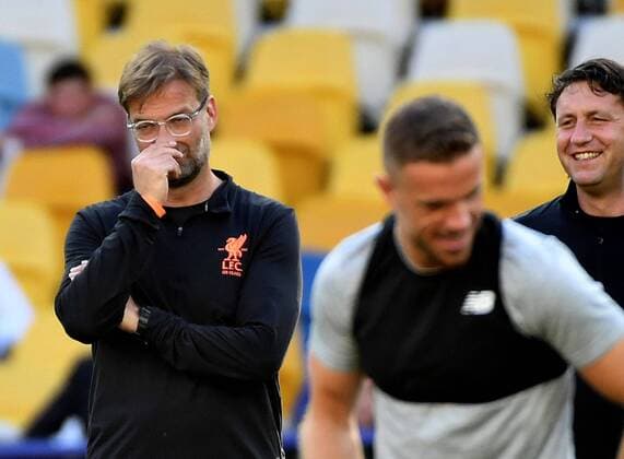 Liverpool head coach Jurgen Klopp (L) leads a team training session at the NSC Olimpiyskiy stadium in Kiev, Ukraine, 25 May 2018. Liverpool FC will face Real Madrid in the Champions League final at the NSC Olimpiyskiy stadium in Kiev on 26 May 2018. Liverpool training session !ACHTUNG: NUR REDAKTIONELLE NUTZUNG!  Copyright: xMykolaxTysx GRAF5712 20180525-636628687233771732
