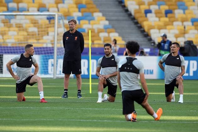 Liverpool Training Liverpool Manager Jurgen Klopp watches on during the Liverpool training session at the Olympic Stadium, Kiev Content Not Available For UK Newspapers Copyright: xPaulxChestertonx FIL-11834-0058