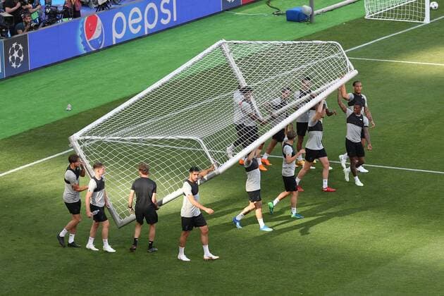Liverpool Training The Liverpool players move the goalposts during the Liverpool training session at the Olympic Stadium, Kiev Content Not Available For UK Newspapers Copyright: xPaulxChestertonx FIL-11834-0086