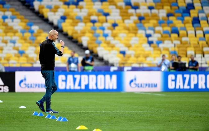 Real Madrid head coach Zinedine Zidane leads a team training session at the NSC Olimpiyskiy stadium in Kiev, Ukraine, 25 May 2018. Real Madrid will face Liverpool FC in the Champions League final at the NSC Olimpiyskiy stadium in Kiev on 26 May 2018. Real Madrid training session !ACHTUNG: NUR REDAKTIONELLE NUTZUNG!  Copyright: xMykolaxTysx GRAF5826 20180525-636628753090333441