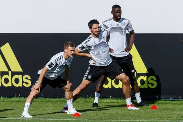 Eppan Italy 25 05 2018 DFB Training Camp National Team Joshua Kimmich GER Mats Hummels GER and Antonio Ruediger GER in action DeFodi507