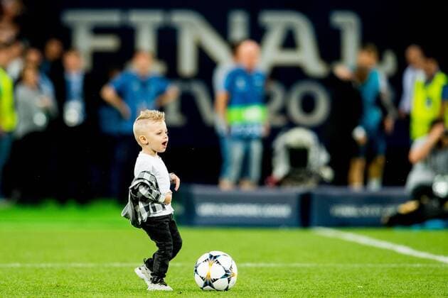 180525 The son of Sergio Ramos during a Real Madrid training session on May 25, 2018 in Kyiv Photo Vegard Wivestad GRAD PICTURE BENCH N Code VG 170177  Copyright: VEGARDxWIVESTADxGR¯TT BB180525BB316