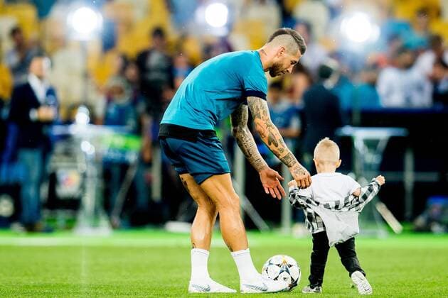 180525 Sergio Ramos or Real Madrid with his son during a training session on May 25, 2018 in Kyiv Photo Vegard Wivestad GREEN PICTURE BODY N Code VG 170177  Copyright: VEGARDxWIVESTADxGR¯TT BB180525BB317