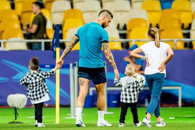 180525 Sergio Ramos or Real Madrid with his sons during a training session on May 25, 2018 in Kyiv Photo Vegard Wivestad GRAD PICTURE BODY N Code VG 170177  Copyright: VEGARDxWIVESTADxGR¯TT BB180525BB320
