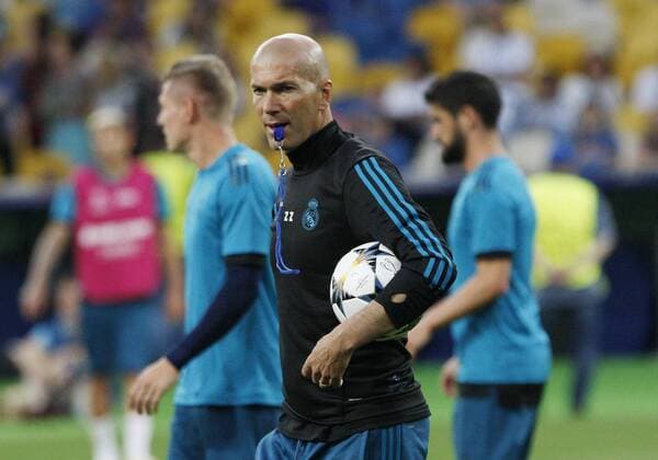 May 25, 2018 - Kiev, Ukraine - Real Madrid s head coach ZINEDINE ZIDANE attends a a training session at the NSC Olimpiyskiy stadium in Kiev, Ukraine, on 25 May 2018. Real Madrid will face Liverpool FC in the UEFA Champions League final at the NSC Olimpiyskiy stadium in Kiev on 26 May 2018. Real Madrid vs Liverpool FC - ZUMAg194 20180525_zap_g194_030 Copyright: xSergxGlovnyx