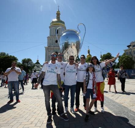 Real Madrid v Liverpool UEFA Champions League Final Real Madrid fans in front of a giant Champions League Trophy before the UEFA Champions League Final at the Olympic Stadium, Kiev Content Not Available For UK Newspapers Copyright: xPaulxChestertonx FIL-11844-0024