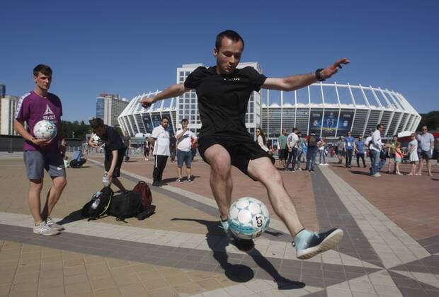 May 26, 2018 - Kiev, Ukraine - Football fans play football in front of the NSC Olimpiyskiy stadium in Kiev, Ukraine, 26 May 2018. Real Madrid will face Liverpool FC in the UEFA Champions League final at the NSC Olimpiyskiy stadium on 26 May 2018. Real Madrid vs Liverpool FC, UEFA Champions League final - ZUMAg194 20180526_zap_g194_004 Copyright: xSergxGlovnyx