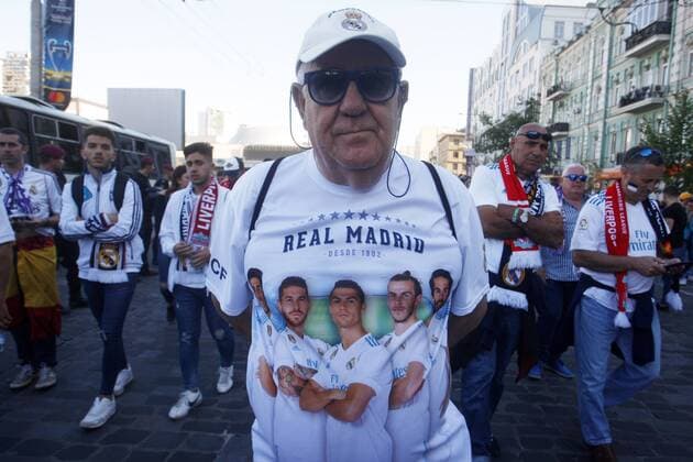 May 26, 2018 - Kiev, Ukraine - Real Madrid s fans attend their march in front of the NSC Olimpiyskiy stadium in Kiev, Ukraine, 26 May 2018. Real Madrid will face Liverpool FC in the UEFA Champions League final at the NSC Olimpiyskiy stadium on 26 May 2018. Real Madrid vs Liverpool FC, UEFA Champions League final - ZUMAg194 20180526_zap_g194_006 Copyright: xSergxGlovnyx