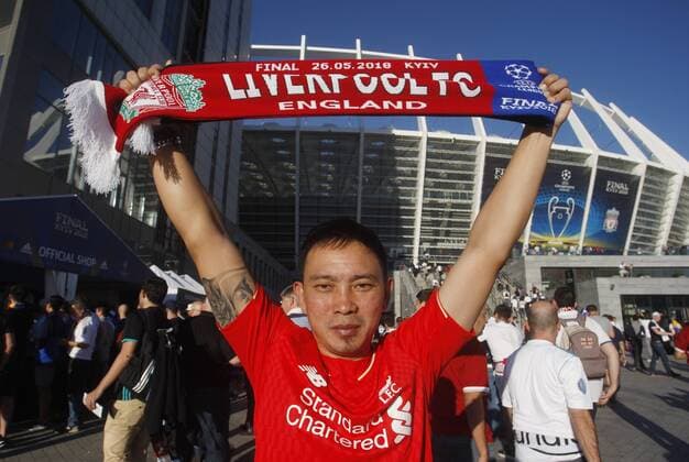 May 26, 2018 - Kiev, Ukraine - A Liverpool fan poses for a photo in front of the NSC Olimpiyskiy stadium in Kiev, Ukraine, 26 May 2018. Real Madrid will face Liverpool FC in the UEFA Champions League final at the NSC Olimpiyskiy stadium on 26 May 2018. Real Madrid vs Liverpool FC, UEFA Champions League final - ZUMAg194 20180526_zap_g194_010 Copyright: xSergxGlovnyx