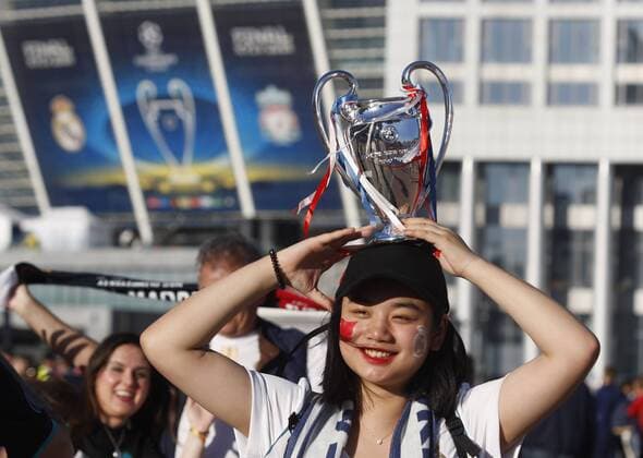 May 26, 2018 - Kiev, Ukraine - Footballl fans pose for a photo in front of the NSC Olimpiyskiy stadium in Kiev, Ukraine, 26 May 2018. Real Madrid will face Liverpool FC in the UEFA Champions League final at the NSC Olimpiyskiy stadium on 26 May 2018. Real Madrid vs Liverpool FC, UEFA Champions League final - ZUMAg194 20180526_zap_g194_013 Copyright: xSergxGlovnyx