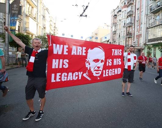 Fußball, CL-Finale, Fans vor dem Spiel Liverpool fans make their way to the stadium during the UEFA Champions League Final match at the NSK Olimpiyskiy Stadium, Kiev. Picture date 26th May 2018. Picture credit should read: David Klein Sportimage EDITORIAL USE ONLY. No use with unauthorised audio, video, data, fixture lists, club league logos or live services. Online in-match use limited to 120 images, no video emulation. No use in betting, games or single club league player publications.
