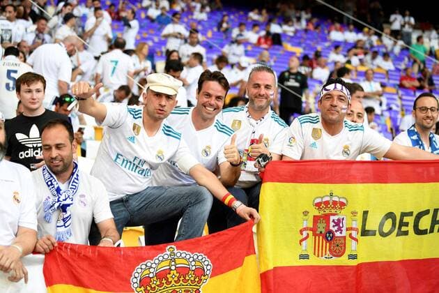 Real Madrid fans pose as they arrive for the UEFA Champions League final between Real Madrid and Liverpool FC at the NSC Olimpiyskiy stadium in Kiev, Ukraine, 26 May 2018. UCL Final 2018 - Real Madrid vs Liverpool FC !ACHTUNG: NUR REDAKTIONELLE NUTZUNG!  Copyright: xMykolaxTysx RML01 20180526-636629608113740547