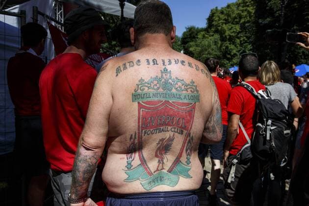 May 26, 2018 - Kiev, Ukraine - Liverpool fans gather prior the final of the UEFA Champions League in a fanzone downtown Kiev, Ukraine, 26 May 2018. Real Madrid will face Liverpool FC in the UEFA Champions League final at the NSC Olimpiyskiy stadium on 26 May 2018. Real Madrid v Liverpool - UEFA Champions League Final  - ZUMAn230 20180526_zaa_n230_774 Copyright: xOlegxPereverzevx