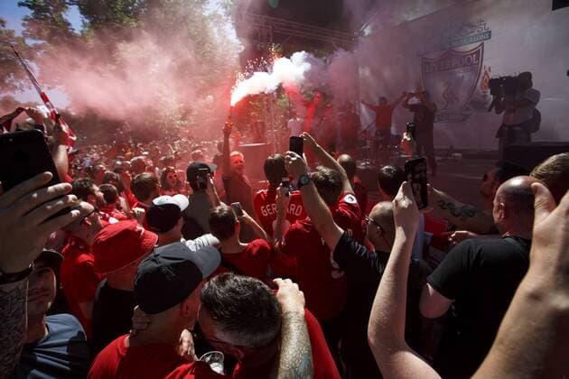 Fußball, CL-Finale, Fans vor dem Spiel May 26, 2018 - Kiev, Ukraine - Liverpool fans gather prior the final of the UEFA Champions League in a fanzone downtown Kiev, Ukraine, 26 May 2018. Real Madrid will face Liverpool FC in the UEFA Champions League final at the NSC Olimpiyskiy stadium on 26 May 2018. Real Madrid v Liverpool - UEFA Champions League Final  - ZUMAn230 20180526_zaa_n230_776 Copyright: xOlegxPereverzevx